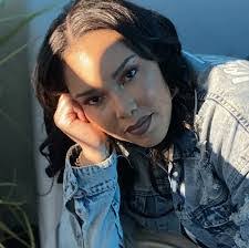 Dani Turner's Instagram, Twitter & Facebook