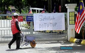 Di peringkat sekolah menengah, transformasi kurikulum bahasa malaysia akan memberikan penekanan kepada penghayatan dan apresiasi aspek kesusasteraan melayu di samping memantapkan kemahiran mendengar, bertutur. Bernama Sekolah Di Seluruh Negara Ditutup Mulai Esok Dr Radzi Jidin