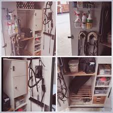 Hallo, in diesem video zeige ich euch meinen sattelschrank mit dem zubehör für oskar. Ordnung Im Schrank Bundeswehrschrank Im Stall Bundeswehrschrank Pferdegeschirr Zimmer Stalle