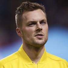 Sebastian larsson występuje na pozycji pomocnika. Arsenal Fans Laud Sebastian Larsson On Twitter Following Alexis Sanchez Spat Sports Illustrated