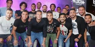 بالصور نجم الأهلي يفتتح مطعم ا جديد ا بشراكة ثنائي مسرح مصر دوري وكاس
