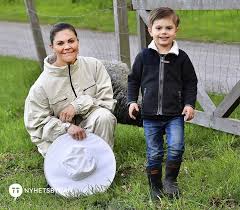 Heir to the throne of sweden (by a change in the constitution effected when she was just two years old, that gives the succession to the eldest child of. Kungligt Med Jenny Pa Instagram Fler Fina Bilder Pa Prins Oscar Och Kronprinsessan Victo Princess Victoria Of Sweden Sweden Royal Family Swedish Royal Family