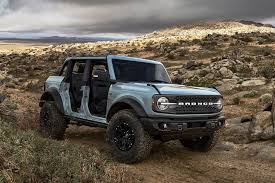 Since this is a single speed, how does it's top speed compare with the high gear of the bronco? 2021 Ford Bronco Vs Jeep Wrangler Rubicon Comparing Specs Roadshow