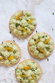 Tartelettes Salees A La Mousse D Avocat Et Creme Coco Poire Cactus Tartelettes Salees Mousse Avocat Mini Tarte