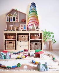 Die boxen, körbe und dosen und kisten bei nostalgie im kinderzimmer sind die perfekte aufbewahrung. Auf Seinem Regal Mit 3 5 Jahren Montessori Blog Shop Montiminis