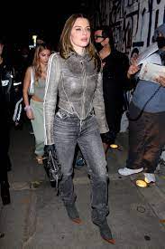 Julia fox ist die neue freundin von rapper kanye ye west und gibt in einem interview intimste details der beziehung preis. Julia Fox S Favorite Designer Is Fashion S Weirdest Provocateur Gq