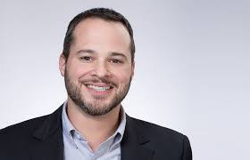 Lauren Boger's Instagram, Twitter & Facebook