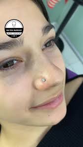 Nostril 💫 By @mil7on_marquez , Top Prong set Tornasol 3mm, Material:  titanio astm F-136 “grado implante”, Wings , Roca 282 Nqn Cap, Horarios de  atención , Lunes a Sábado de , 10:00 hs a 18:00 hs, ...