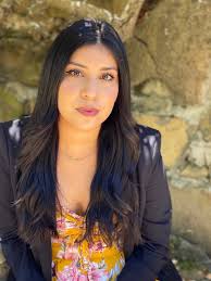 Meet Jennifer Navarro, MS, AMFT, APCC