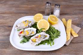 Scoică este denumirea dată mai multor specii de moluște bivalve care au corpul moale, ocrotit de două valve calcaroase, de obicei cenușii, care formează scheletul extern. Cum Se GÄtesc Scoicile Corect Reguli EsenÈiale CasÄ Si Familie Acasa Eva Ro