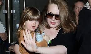 Simon konecki is happily married to his longtime girlfriend, adele who is a popular english singer. Simon Konecki Bio Age Height Weight Early Life Career And More Live Biography