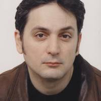 PDF) «Istoriografija i politicheski mitologii v kiberkulturata (1980-1995)»  στο D. Koleva, Κ. Grozev, (επιμ.) Istorija, Mitologija, Politika, μτφρ. Ν.  Galabova, Σόφια: Universitetsko izdatelstvo 'Sv. Kliment Ohridski', 2010,  σελ. 287–296.