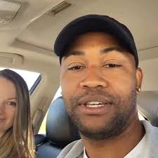 MOTHERS DAY SERENADE! @jayyb88 gives some Mother’s Day love