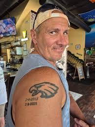 Mr. Cardinal posing nicely for me this morning. Key Largo, Florida Keys
