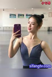 熊猫AI脱衣- 一键脱衣 极致 乐趣