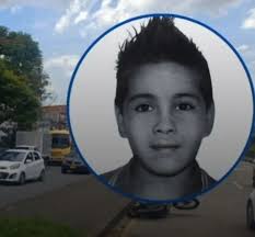 Notidiario Choqu3 contra poste le costó la vid4. #Risaralda Ocurrió en la  carrera 10 con calle 50 de #Dosquebradas, donde Thomas Castaño Monsalve, de  18 años, sufrió un trauma craneoencefálico severo tras