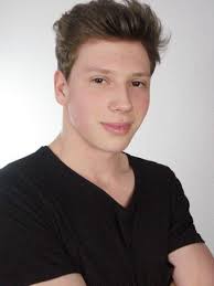 Lenius jung portrayed a young wolfgang in season 1, mathis wernecke a younger wolfgang in season 2 et lasse bergmann a younger wolfgang in the series finale. Who Is Lukas Riemelt Dating Lukas Riemelt Girlfriend Wife