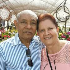 São várias cores e modelos disponíveis em tapetes de crochê redondo 🥰  acesse o link em nossa bio 📲 e entre em nosso site para você conferir  todas as nossas opções ❤️ #tapetes #tapetesdecroche