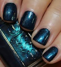 Coucou tout le monde !! Essie Fall 2015 Collection Vampy Varnish