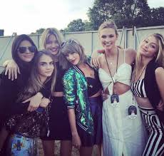 A Taylor Le Gusta Pasar Tiempo Con Amigos En El Verano Unluler Taylor Swift Yabanci Unluler