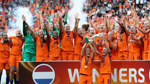 Une pétition a été lancée sur internet pour que l'euro 2017 féminin soit autant médiatisé en france que celui masculin, qui vient tout juste de se terminer. Temps Forts Pays Bas Danemark Euro Feminin Uefa Com