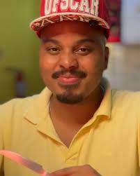 Já comeram a Pizza Frita Sanders? É perfeita para compartilhar: 1,2 kg para  4 pessoas, com mais de 52 opções de doces e sorvetes para personalizar como  você quiser! 🤩, Aqui, a diversão é garantida ...