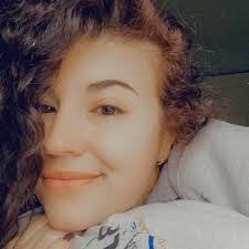 Lisa Nuzzi's Instagram, Twitter & Facebook