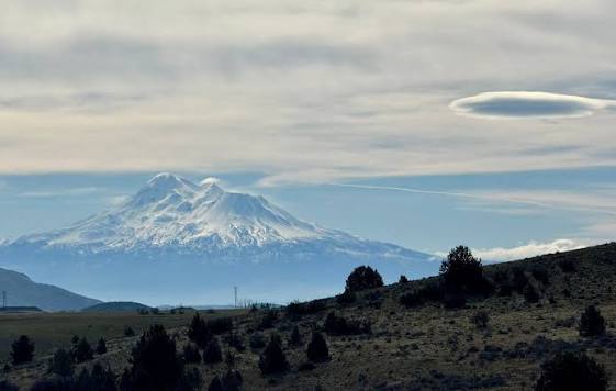 Mt. Shasta seen from plane approaching SFO