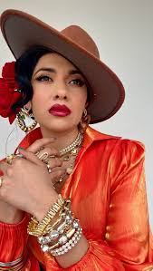 Vestir de México, no es un disfraz, es vestir una historia que se defiende,  que se teje y se borda; es reconocer nuestras raíces con alma. , Hablar de  moda mexicana. No es “parecer mexicano”. Es ...