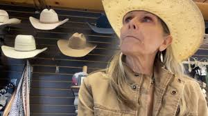 Tell me your favorite color without telling me your favorite color! Tag a  friend who needs one or both of these boots in their life! 💕 👢 💗 👢 . .  . . #