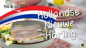 Gerwin vink en michiel brouwers hapten vorig jaar tijdens een haringparty in een romige hollandse nieuwe. Zo Smaakt De Nieuwe Haring Mokum Magazine