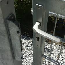 Das tor lässt sich 1/3 und 2/3 tores elektrische & mechanische gartentore aus aluminium. Gartentor Gittertor Zur Gitterzaunanlage Die Ideale Oeffnung Ihrer Zaunanlage