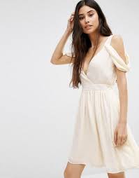 Discover Fashion Online Robe Blanche Courte Robe Idees Vestimentaires