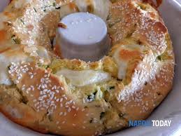 Mettete un pò d'olio in una padella e saltate le zucchine a fette per 10 minuti, aggiungete due dita di latte e lasciate asciugare. Ciambella 7 Vasetti Salata Con Zucchine