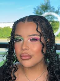 Amber Mar's Instagram, Twitter & Facebook