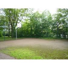 De groß e sportliche ausstattung des campingplatzes: Spielplatz Basketballplatz In Chemnitz