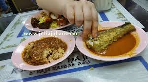 Di malam hari kami menikmati makan malam di area bernama wonderland di daerah kuah. Makan Malam Murah Dan Sedap Di Restoren Haji Ali Nasi Kandar Asli Langkawi Part 9