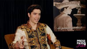 Alejandro manuel fernández abarca , más conocido como alejandro fernández en el medio artístico, es un cantante y compositor, que nació el 24 de abril de 1971, en la ciudad de méxico. Alex Fernandez Jr Continues Family S Legacy In Ranchera Music Press Pass Latino