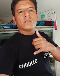 Nos mataron a Chikillo Nava, gran restaurantero de la Isla de las Papayas,  la ambulancia tardó una eternidad en llegar,se nos murió, estamos hartos,  pedimos justicia y pedimos a los vecinos empezar