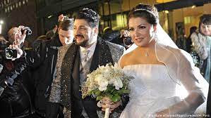 She is much admired for her sumptuous voice, her fine technique, and her great personal beauty. Opernstar Anna Netrebko Hat Geheiratet Musik Dw 29 12 2015