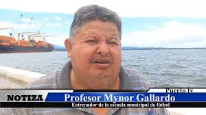 Profesor Mynor Gallardo entrenador de la escuela municipal de fútbol nos  comparte detalles sobre las diferentes actividades deportivas que estarán  realizando.
