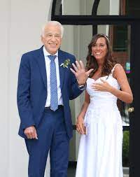 Jorge lanata y alberto cormillot desafiaron a marcelo longobardi, en la campaña del baldazo de agua fría. Alberto Cormillot Se Caso Con Su Novia Estefania Pasquini 48 Anos Mas Joven Que El