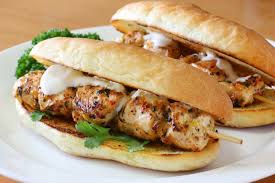 Brochettes De Poulet Au Basilic Recette Recette Brochette Poulet Brochette Poulet Poulet Basilic
