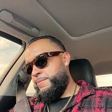 Lorenzo Valdez's Instagram, Twitter & Facebook