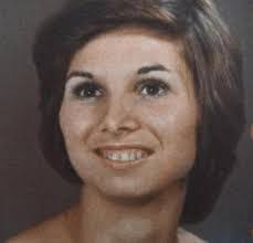 Donna Lauria's Instagram, Twitter & Facebook