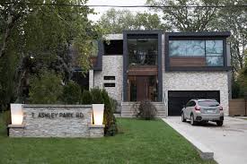 Inside The Wildly Different Homes In Blake Lively And Anna Kendrick S New Movie A Simple Favor House Designs Exterior Simple House Cozy House