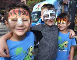 Hundreds throng to River Ruckus