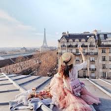 Paris Daydreaming On The Rooftop Hotelduquesneeiffel Kvintessenciya Moego Profilya Devushka V Shlyape S Vozdushnoj Yubkoj Piknikuet Paris Travel Travel Goals