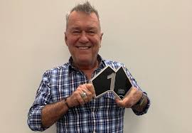 Jimmy barnes is a popular australian rock singer. Jimmy Barnes Tops The Aria Albums Chart To Claim New Solo Record