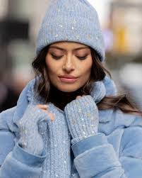 Carolyn Rowan's Instagram, Twitter & Facebook